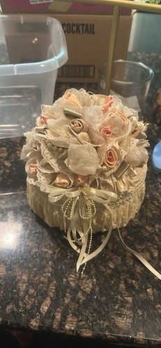 Wedding ring bearer - box, round